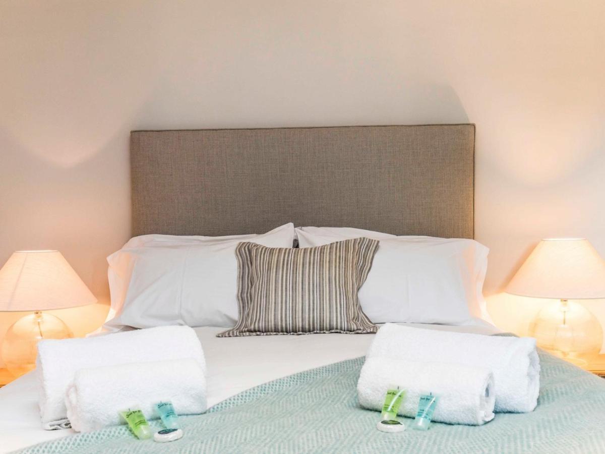 Pass The Keys Delightful 1 Bed Lodge In South Downs Village Chichester Bagian luar foto